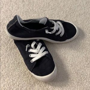 Black Steve Madden shoes!